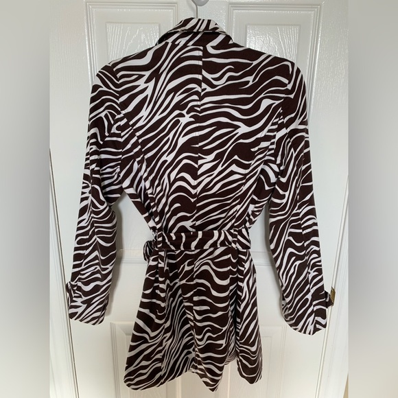 Talie Brown & White Animal Print Zebra Print Chic Y2K Jacket Feminine Trending - Picture 3 of 16